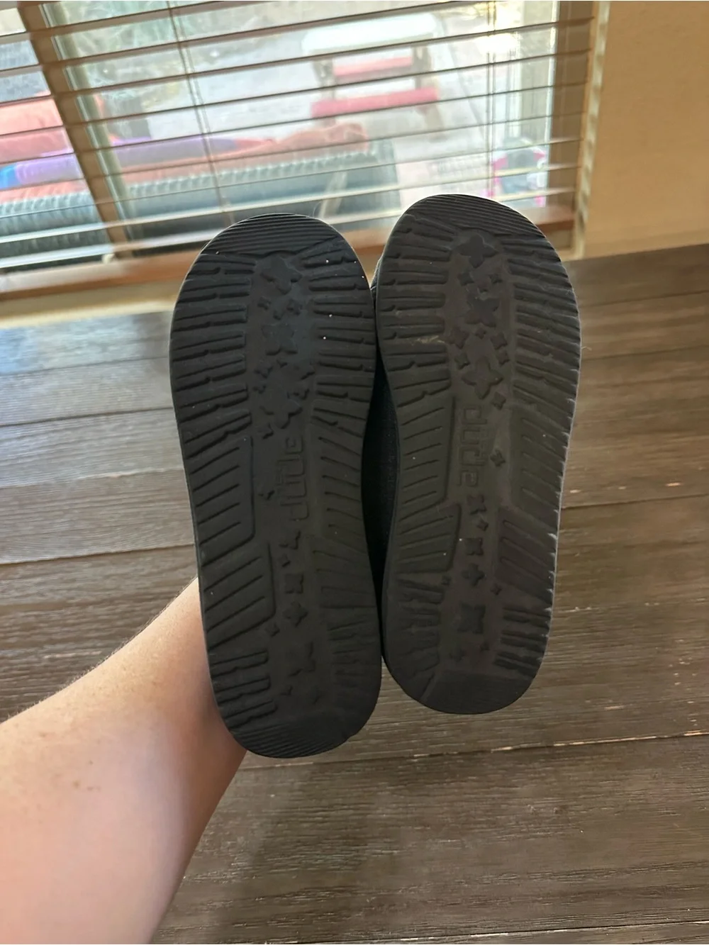 Hey Dude Boys Sz 2 Wally Basic Black Slip-Ons